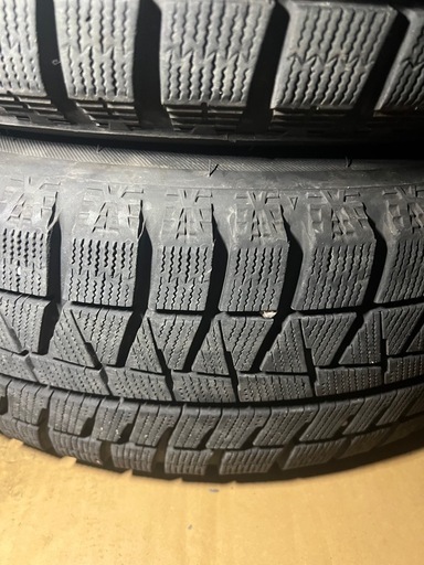 205/60r16スタッドレスタイヤbridgetone41週2022年製とアルミホイール4本
