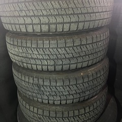 155/65r14スタッドレスタイヤbridgestone27週2022年製とアルミホイール4本の画像