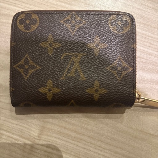 VUITTON ジッピーパース