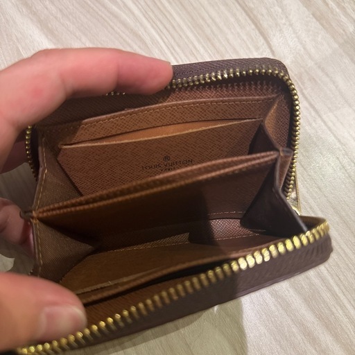 VUITTON ジッピーパース