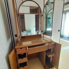 食器棚、キャビネット、下駄箱、ドレッサー差し上げます。ただし取りにきてくださる方の画像