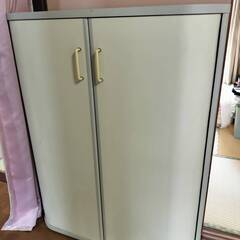 食器棚、キャビネット、下駄箱、ドレッサー差し上げます。ただし取りにきてくださる方の画像