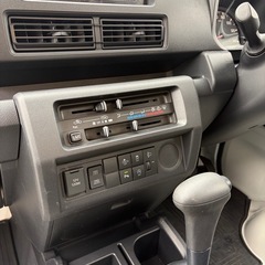 令和5年式 ハイゼット軽トラック4WD CVT車 車検2年付 走行8千km 新品スタッドレス付、サビ無し 美品ですの画像