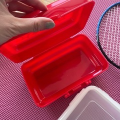 お弁当箱タッパーバトミントンラケットレインコート掃除用具の画像