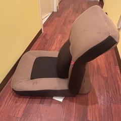 折りたたみ座椅子の画像