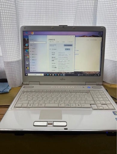 ノートパソコンwin10   イラレ　Photoshop