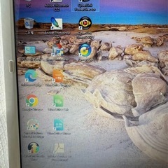 ノートパソコンwin10   イラレ　Photoshopの画像