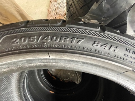 タイヤ205/40r17