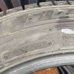 215/55R17スタッドレスタイヤ4本セットの画像