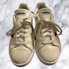 adidas GV7153 ホワイト/ブラック　スニーカーの画像