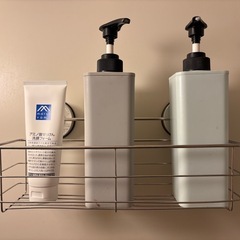 ニトリ　吸盤付き　バスラックの画像