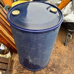 ポリタンク200L2本まとめて5000円、値下げは問い合わせくださいの画像