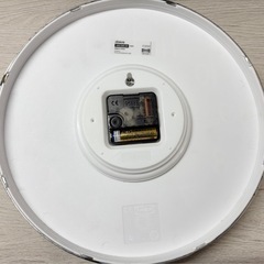IKEA JÄNKIG 掛け時計 ホワイト×ゴールドの画像