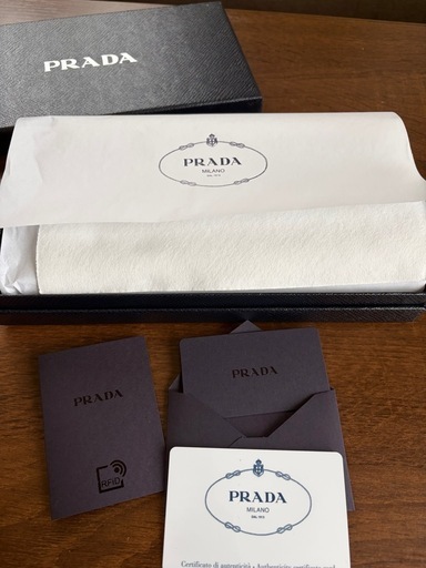 PRADA長財布　黒