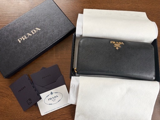 PRADA長財布　黒