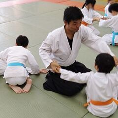 【新学年の習い事探し応援！】多摩市立総合体育館で合気道！ 3月～4月体験無料 ★期間中なら何回でもOK！★ 姿勢・礼儀・体幹づくりに！ 見学歓迎の画像