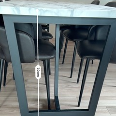 ダイニングテーブル  大理石模様の画像