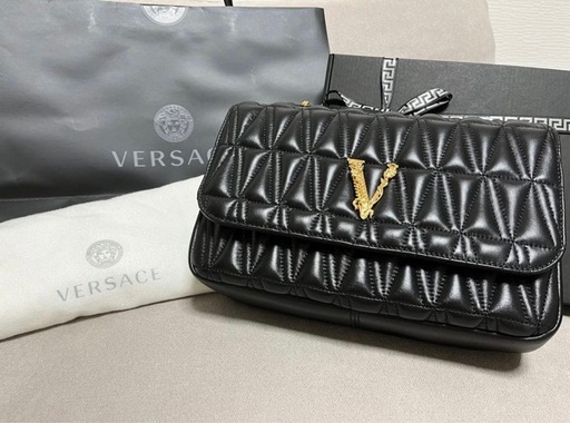 VERSACEキルティングショルダーバッグ