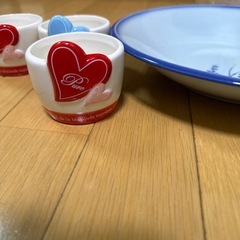 お皿とカップのセットの画像