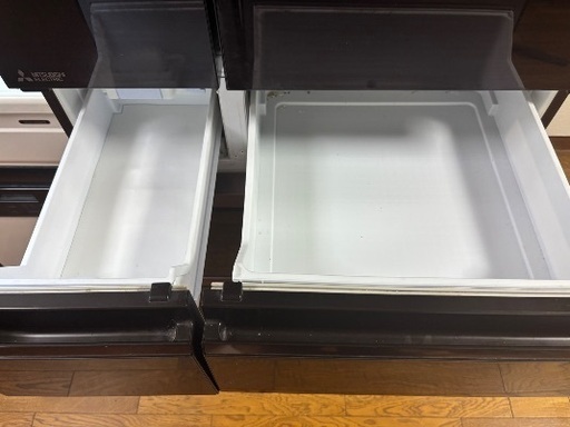 【購入者確定】三菱ノンフロン冷凍冷蔵庫 705L 自動製氷機能 取扱説明書付 ブラウン 清掃済み 冷却・製氷確認済み 戸建て1階