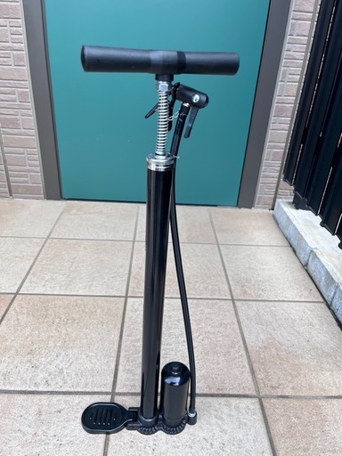 取引中です。購入２０２３年　美品自転車　空気入れ付