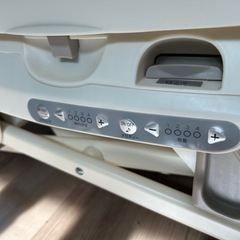 combi 電動ハイローチェア　の画像