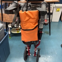 折りたたみ車椅子　介助ブレーキ付きの画像