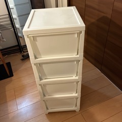 衣装ボックスの画像