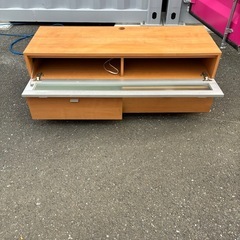 テレビ台と収納棚の画像