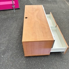 テレビ台と収納棚の画像