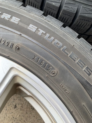 タイヤホイール 15インチ6j  ＋13 pcd100 バリ溝夏タイヤ付き！