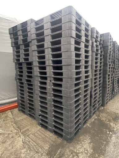 大量中古パレット　プラスチックパレット　16枚