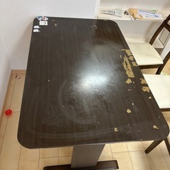 ダイニングテーブルの画像