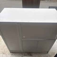 靴箱と電子レンジ台の画像