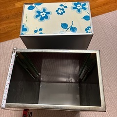 みどりの金属製衣装ケースの画像