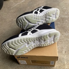 asics  23cm  小学生の上履きの画像