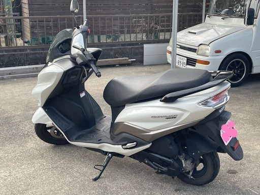 【取引中です】
スズキ バーグマン 125cc 逆輸入 フロント事故 修理済み 自賠責 令和11年8月まで