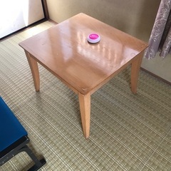 小さめ机、椅子。の画像
