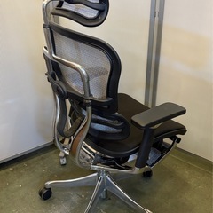 中古 オフィスチェア Ergohuman エルゴヒューマン プロ 高機能 ハイブリッド機能 オットマン内臓の画像