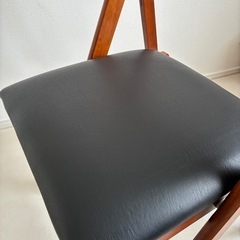 木製折りたたみ椅子 黒合成皮革の画像