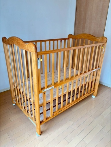 【譲渡者決定済み】木製ベビーベッド
