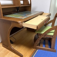 学習机　カリモク🪑の画像