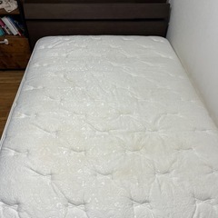 ダブルベッド　マットレス付きの画像