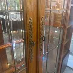 飾り棚　ガラスのショーケースの画像