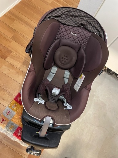 コンビ　チャイルドシート　新生児から