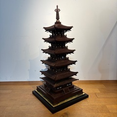 希少 法隆寺 五重塔 昭和レトロ 木製オブジェ 縁起物 インテリア ガラスケースの画像