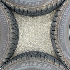 スタッドレスタイヤ４本セット⭐️バリ山/ブリヂストンのタイヤととホイール⭐️14インチ　軽自動車　　東金市〜の画像