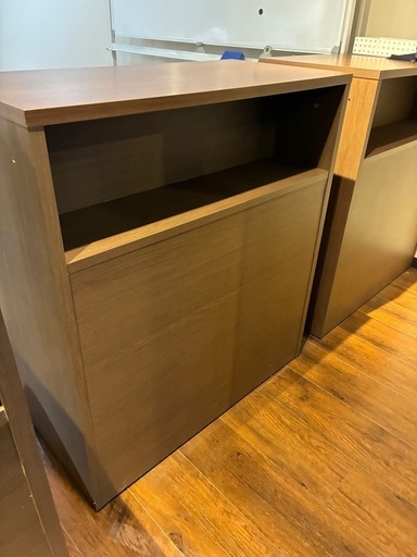 店舗什器 2つまとめ割！木製ハイカウンター受付カウンター手荷物棚 付き収納棚付き（扉付き）幅1200x奥行450✕ 高さ 1000mm