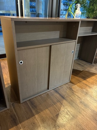 店舗什器 2つまとめ割！木製ハイカウンター受付カウンター手荷物棚 付き収納棚付き（扉付き）幅1200x奥行450✕ 高さ 1000mm
