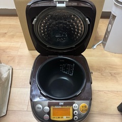 ZOJIRUSHI NP-GG05-XT 象印　炊飯器　使用感ありの画像